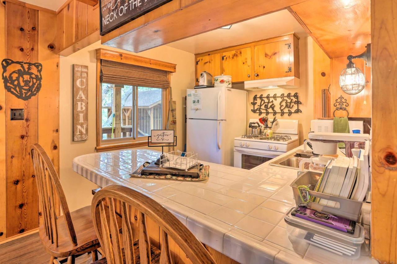 Wrightwood Cabin With Cozy Interior! Bagian luar foto
