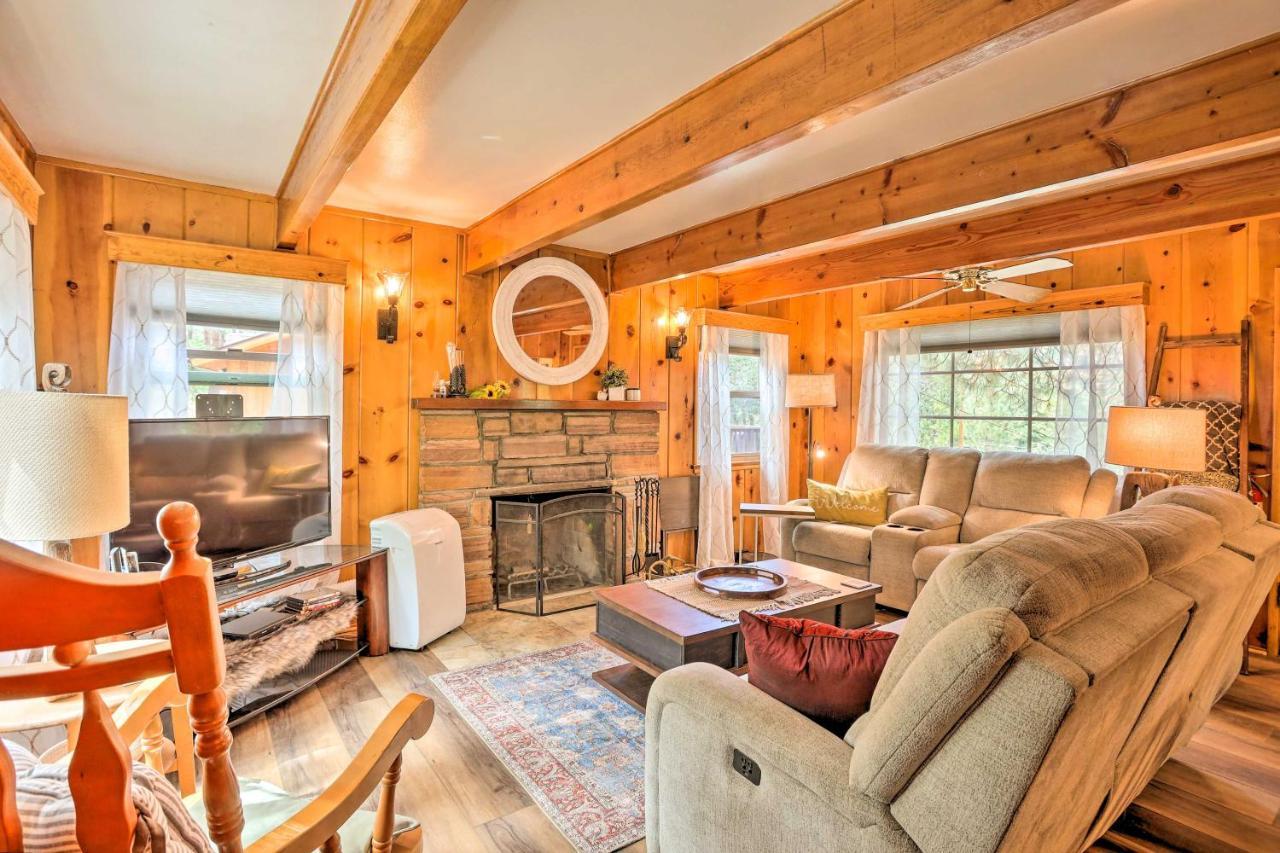 Wrightwood Cabin With Cozy Interior! Bagian luar foto
