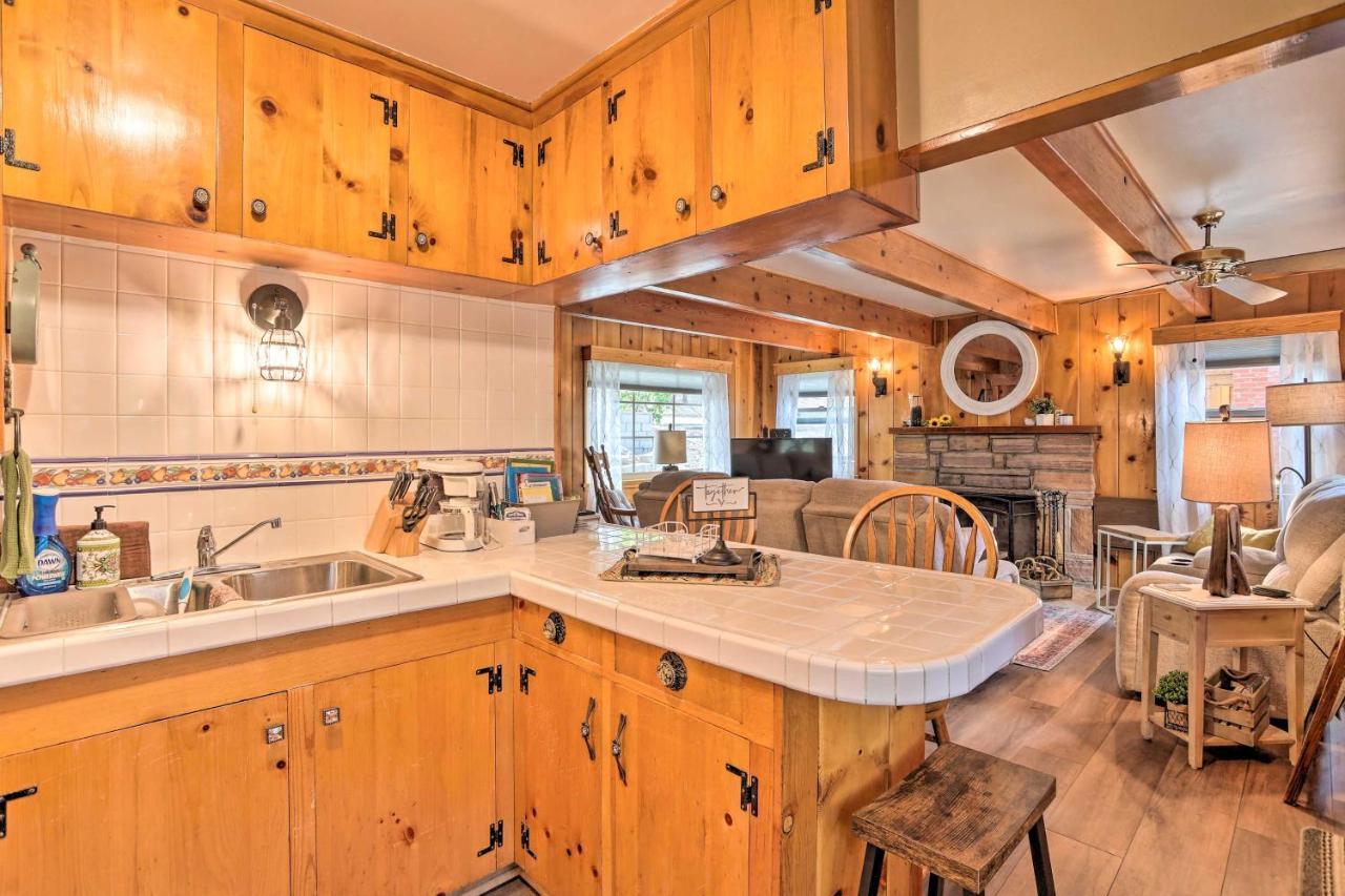 Wrightwood Cabin With Cozy Interior! Bagian luar foto