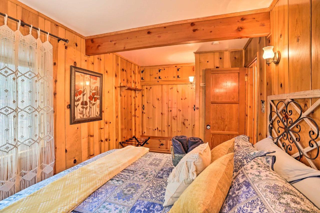 Wrightwood Cabin With Cozy Interior! Bagian luar foto