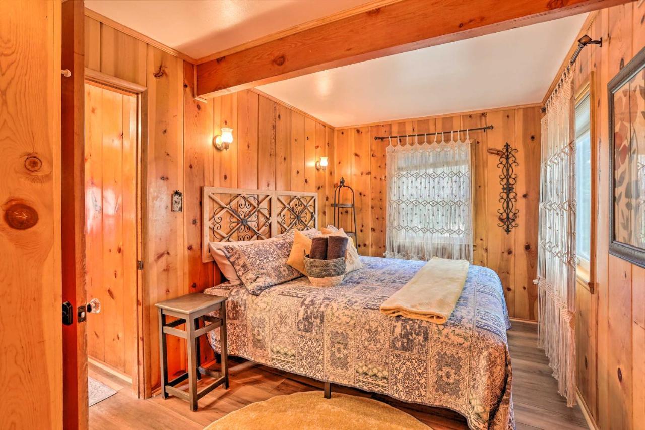 Wrightwood Cabin With Cozy Interior! Bagian luar foto