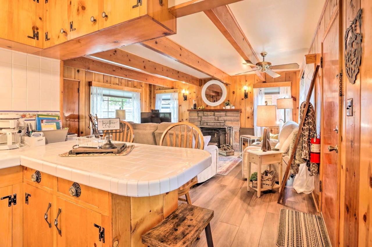 Wrightwood Cabin With Cozy Interior! Bagian luar foto