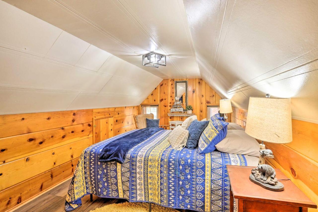 Wrightwood Cabin With Cozy Interior! Bagian luar foto