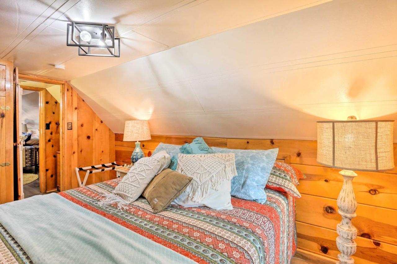 Wrightwood Cabin With Cozy Interior! Bagian luar foto