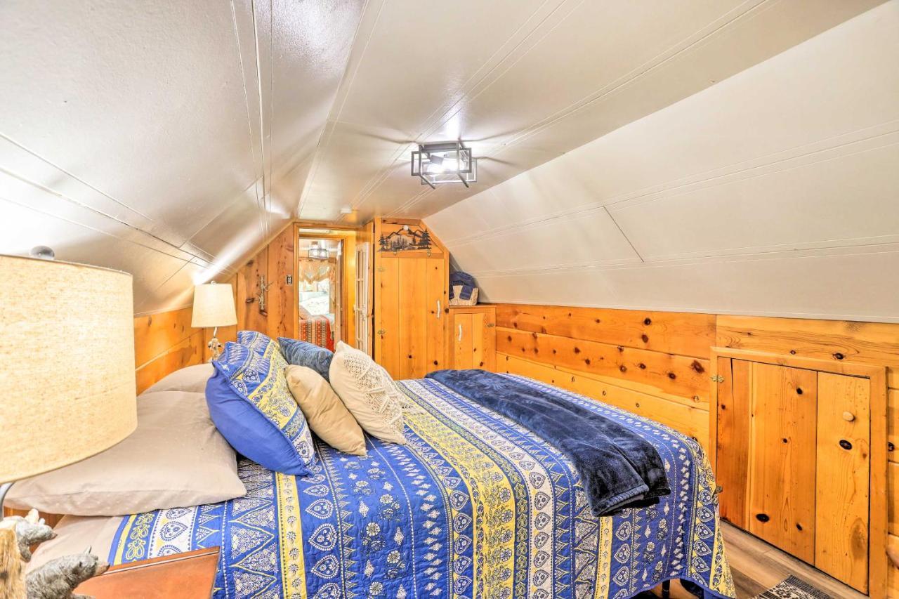 Wrightwood Cabin With Cozy Interior! Bagian luar foto