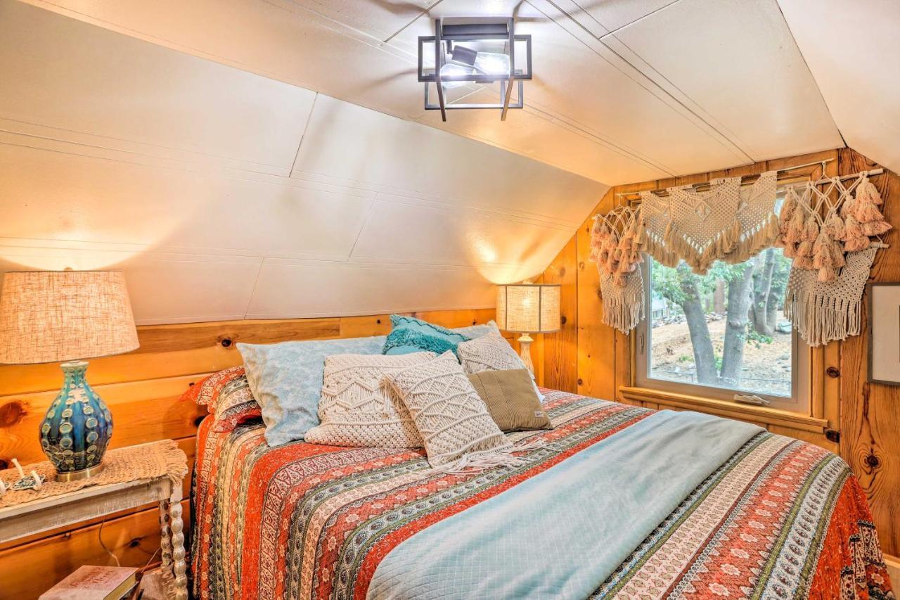 Wrightwood Cabin With Cozy Interior! Bagian luar foto