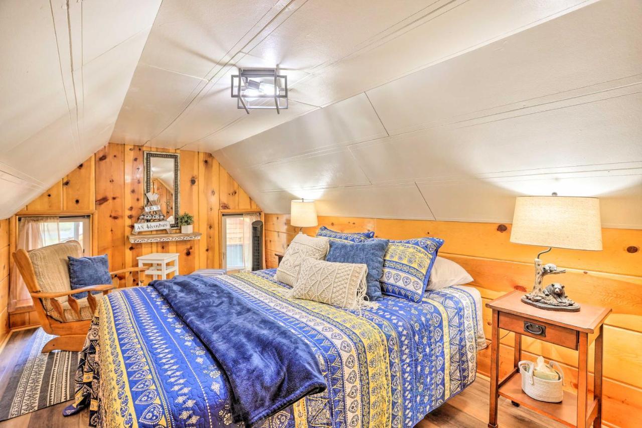 Wrightwood Cabin With Cozy Interior! Bagian luar foto